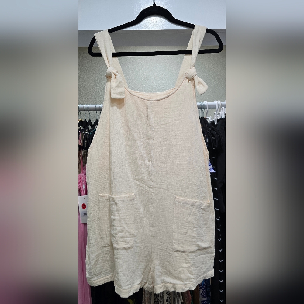 Cupshe Cream Sleeveless Romper with Pockets